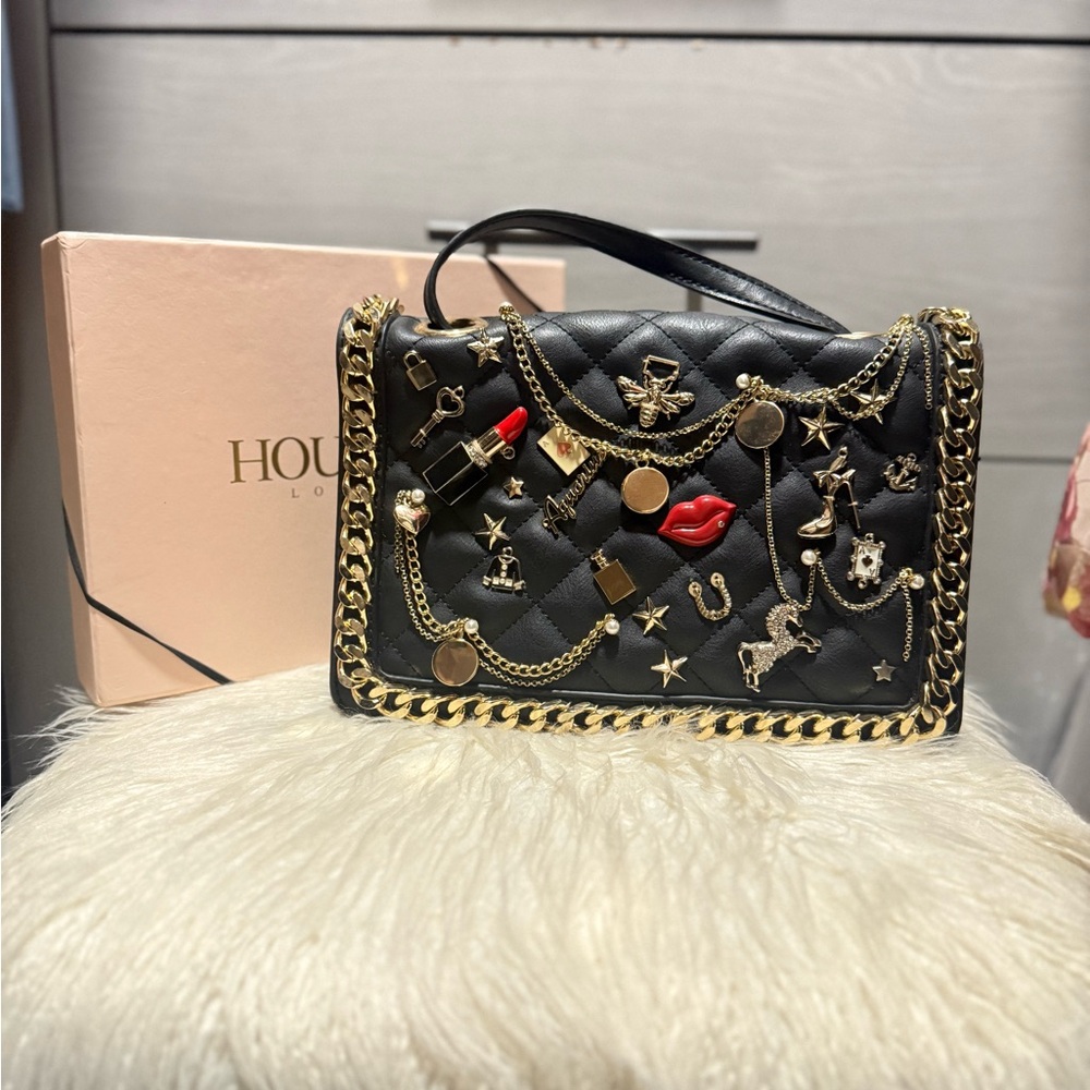 Chic Black Quilted Bag with Gold Accents - Picture 4 of 10